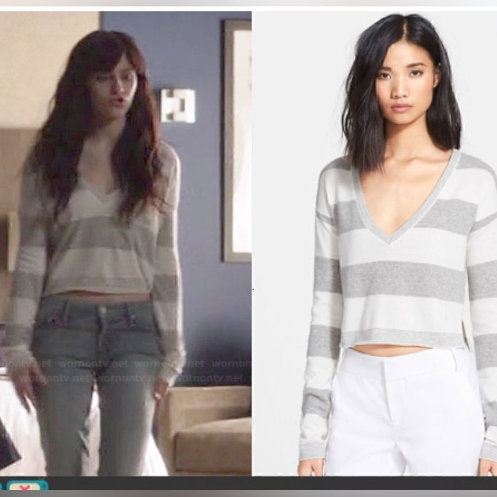 Alice & Olivia gray and white Striped Cropped V neck Sweater - Small. NWT - Picture 3 of 8